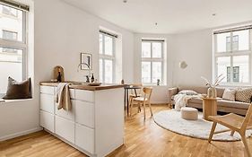 Centrally Located - Beautiful & Bright Apartment